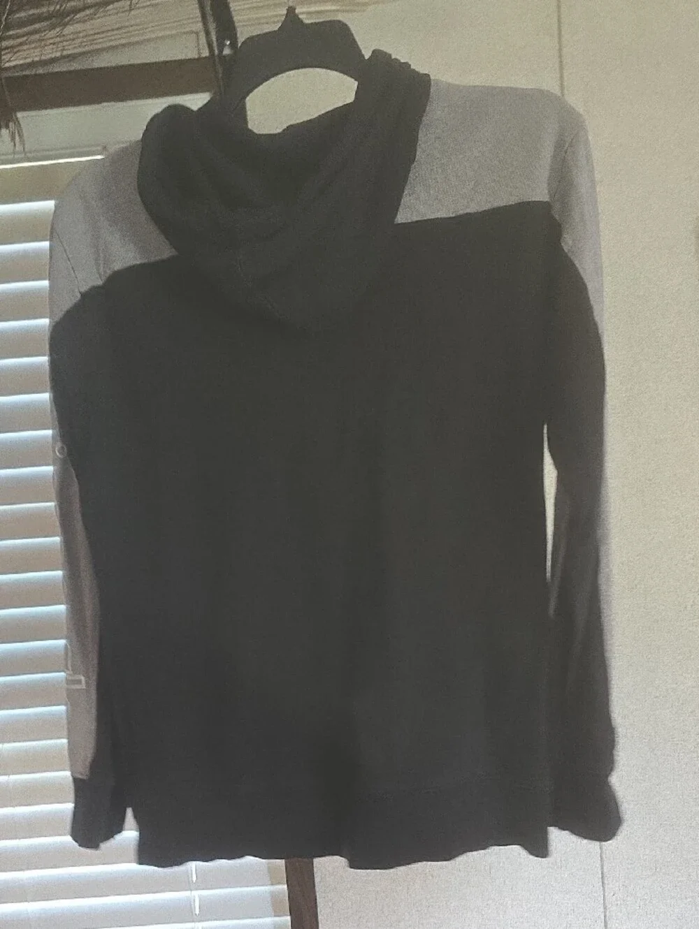 American Eagle Outfitters Black and Gray Crewneck Hoodie